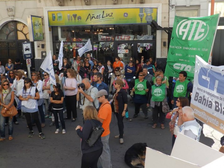 Exigen los estatales reabrir las paritarias