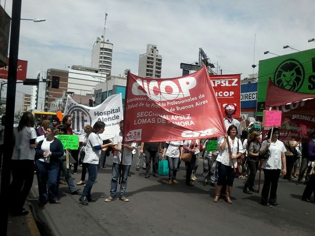 Lomas de Zamora: Trabajadores de la salud marcharon para manifestar sus reclamos