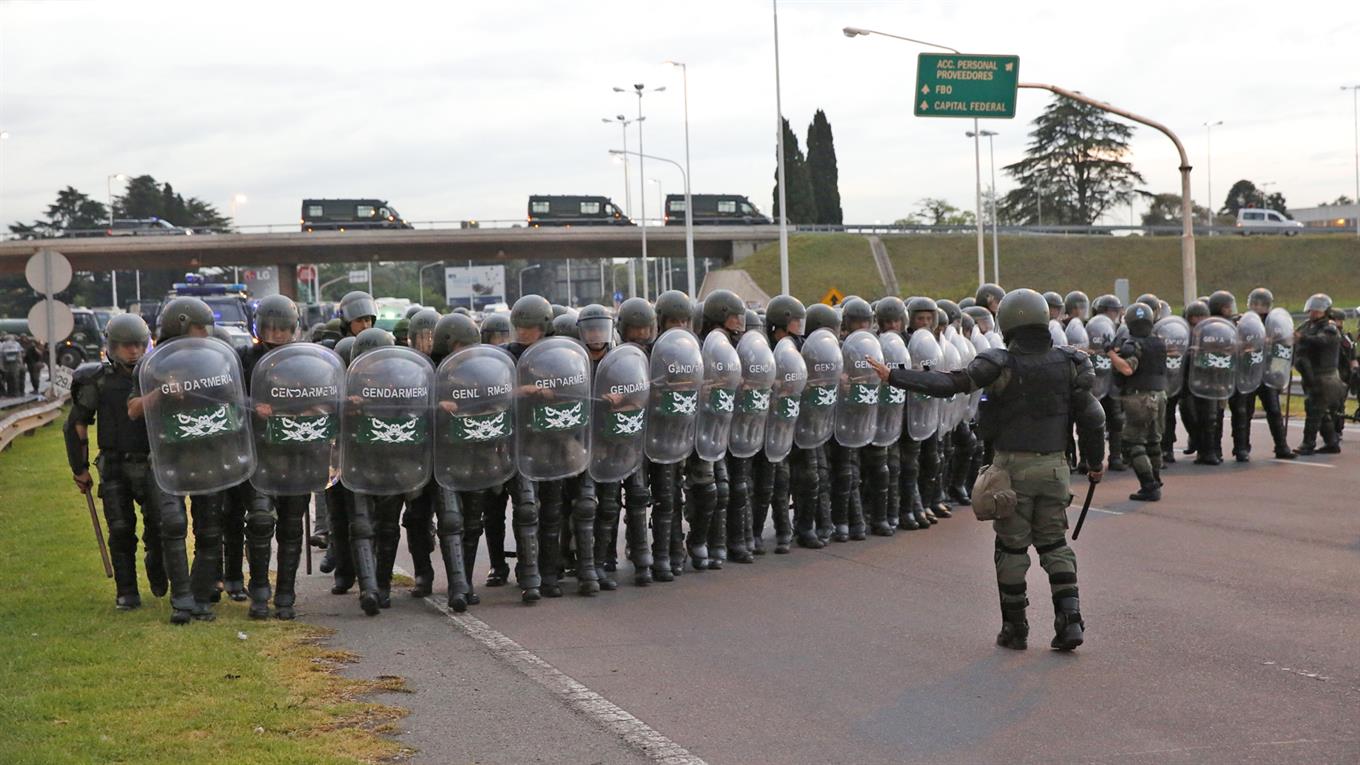 Repudio a represión a trabajadores de Cresta Roja