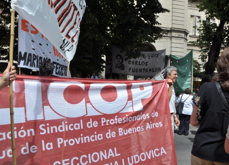 Los médicos se suman al grupo de trabajadores de la provincia que rechazan la oferta salarial de Vidal.