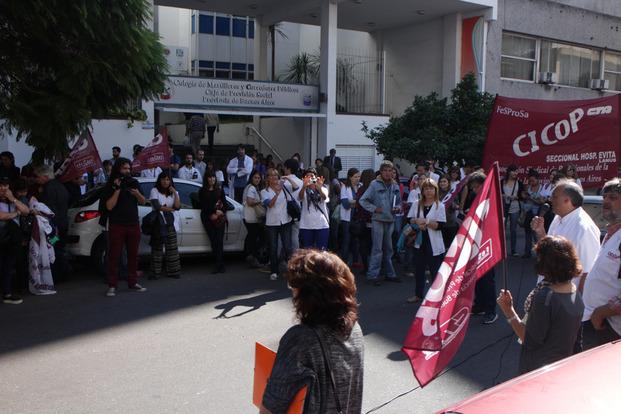 Médicos y judiciales sacaron la protesta a la calle