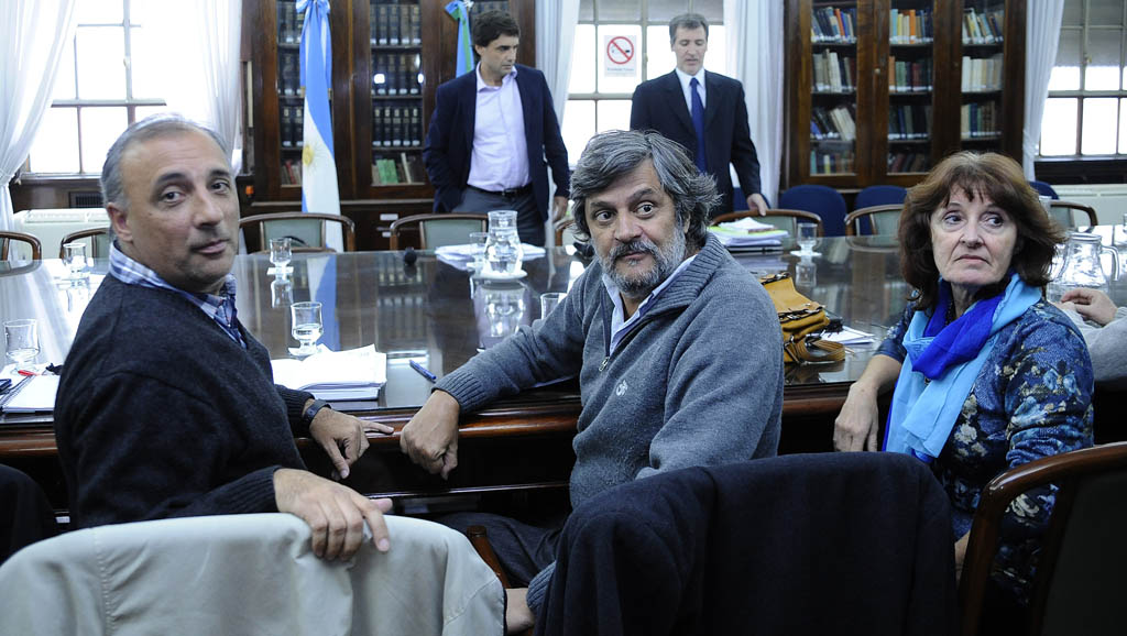 Médicos: gobierno ofrece 25% de aumento y el paro continúa