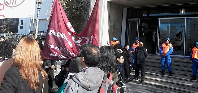 Médicos protestaron frente a la Municipalidad de Lomas de Zamora