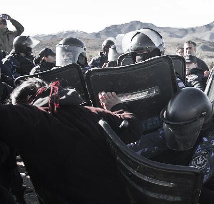 REPUDIAMOS LA BRUTAL REPRESIÓN A LA COMUNIDAD MAPUCHE EN CHUBUT