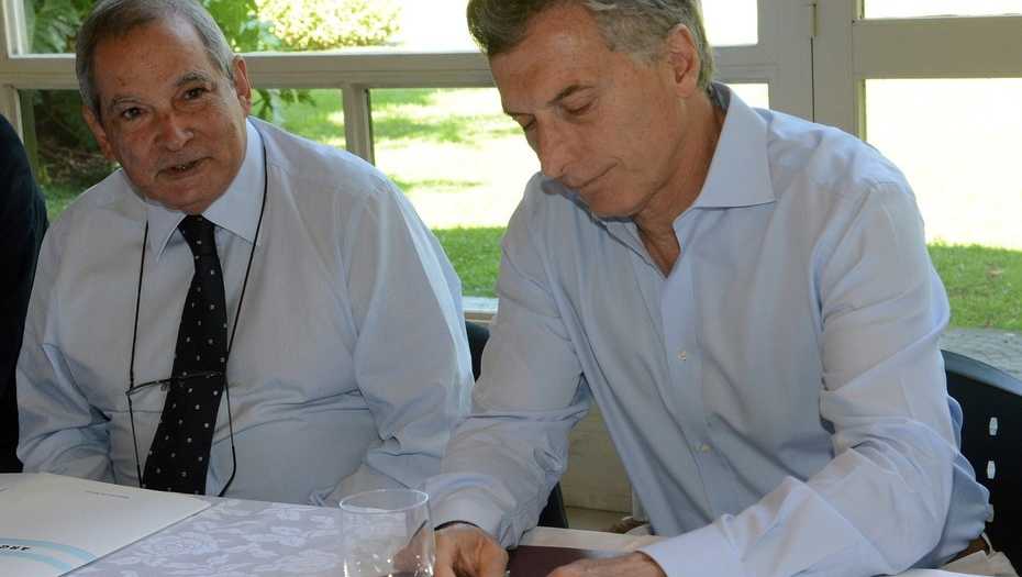 El gobierno avanza sobre la salud pública