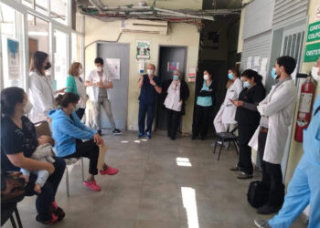 Asamblea de profesionales en el Hospital Larraín de Berisso-09