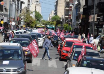Paro provincial y Caravana en La Plata en reclamo de reconocimiento para el equipo de salud
