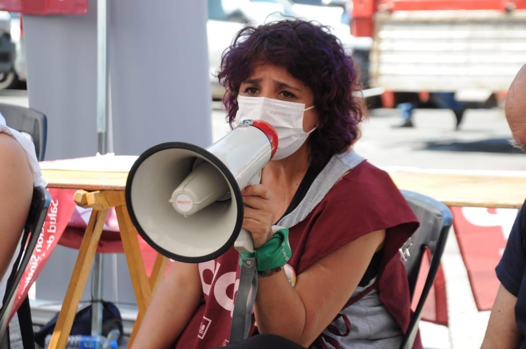 El miércoles 27 de octubre, en el marco del segundo día de paro provincial de CICOP, en la Carpa Sanitaria frente al Congreso, la Secretaría de Género llevó adelante el conversatorio: 