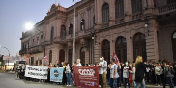 Chivilcoy: Contundente movilización de lxs trabajadorxs de la salud pública y la comunidad