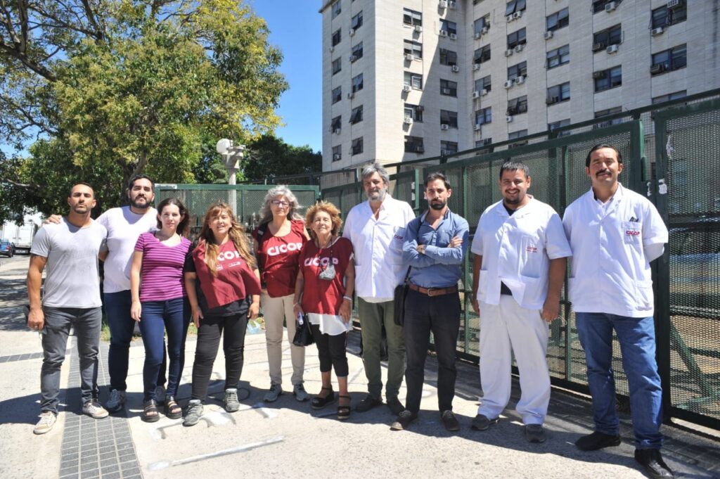 Este martes 8 de marzo, en horas del mediodía, dirigentes de la Asociación Sindical de Profesionales de la Salud de la Provincia de Buenos Aires (CICOP) declararon en los Tribunales Federales de Comodoro Py 2002 como denunciantes en el marco de la causa por espionaje ilegal a lxs trabajadorxs del Hospital Posadas durante el gobierno de Mauricio Macri.