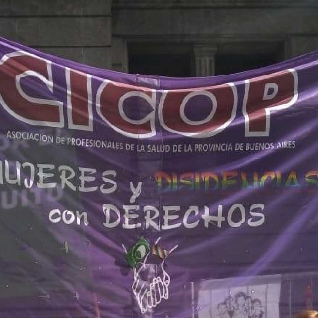 Desde la Secretaría de Política Sindical de Géneros, Mujeres, Diversidades y Disidencias de CICOP rechazamos la resolución del Gobierno de la Ciudad Autónoma de Buenos Aires que prohíbe el uso del lenguaje inclusivo en las escuelas bajo su jurisdicción.