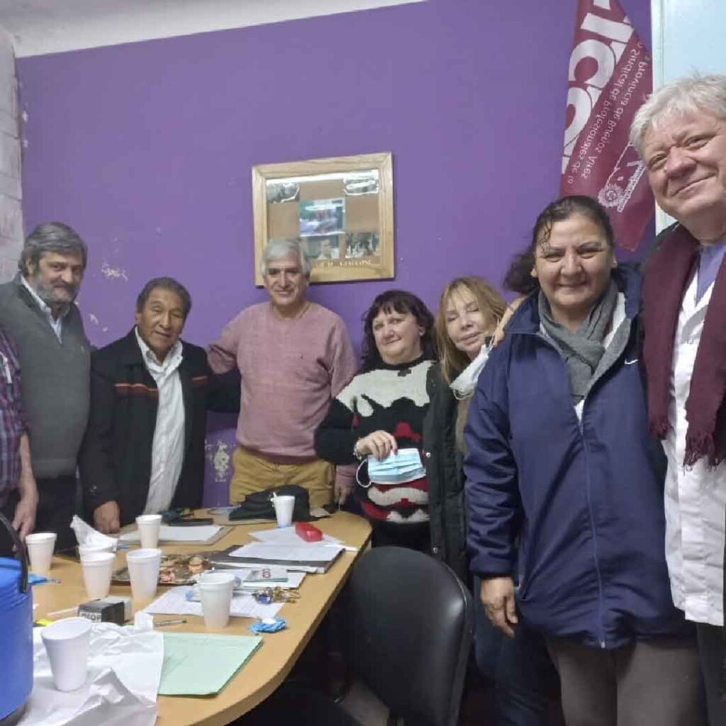 Las autoridades provinciales del gremio, Guillermo Pacagnini (Secretario General) y María Teresa Sosa (Secretaria de Finanzas) mantuvieron el día martes 28 de junio un encuentro con integrantes de la Comisión Directiva de la Seccional del Hospital Vicente López y Planes de General Rodríguez.