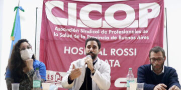 Charla sobre Leyes de Excepción y Desgaste Laboral en el Hospital Rossi