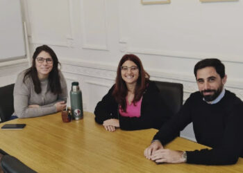 Reunión con la compañera despedida Natacha Fernández