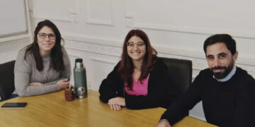 Reunión con la compañera despedida Natacha Fernández