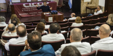 Se realizó la Charla Sobre Desgaste Laboral en el Hospital Presidente Perón 