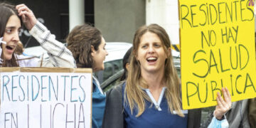 Masiva movilización en defensa de las Residencias