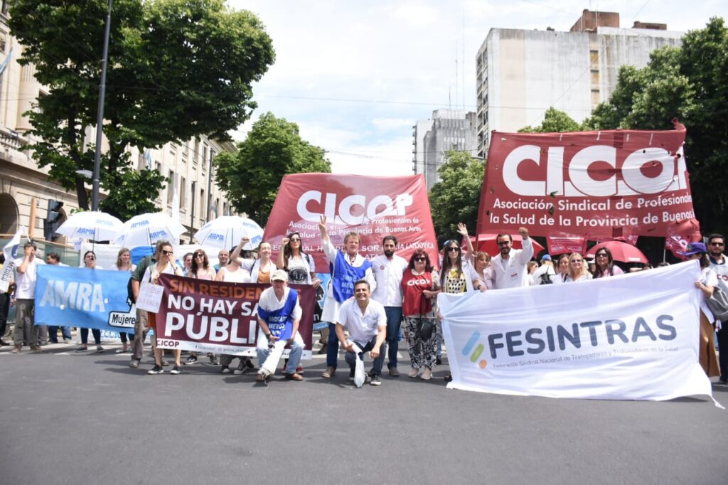 Paro Nacional de Salud de FESINTRAS: Contundente movilización en La Plata a la Legislatura