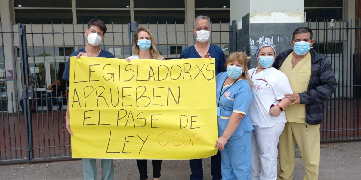 Cartelazos por la Salud Pública en el Hospital Oñativia de Rafael Calzada (1)