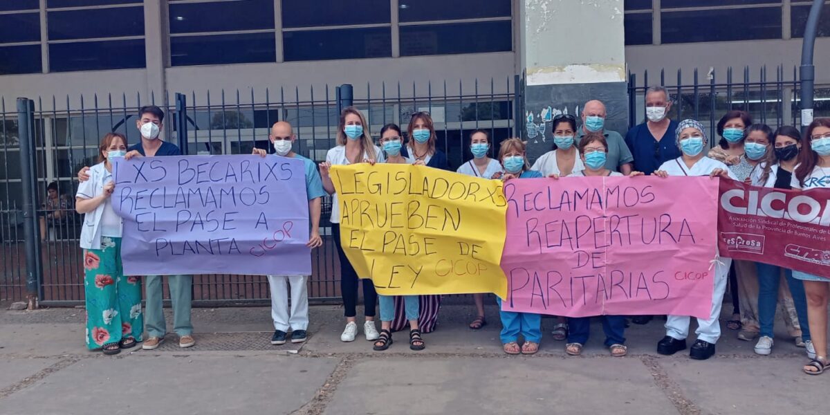 Cartelazos por la Salud Pública en el Hospital Oñativia de Rafael Calzada (3)