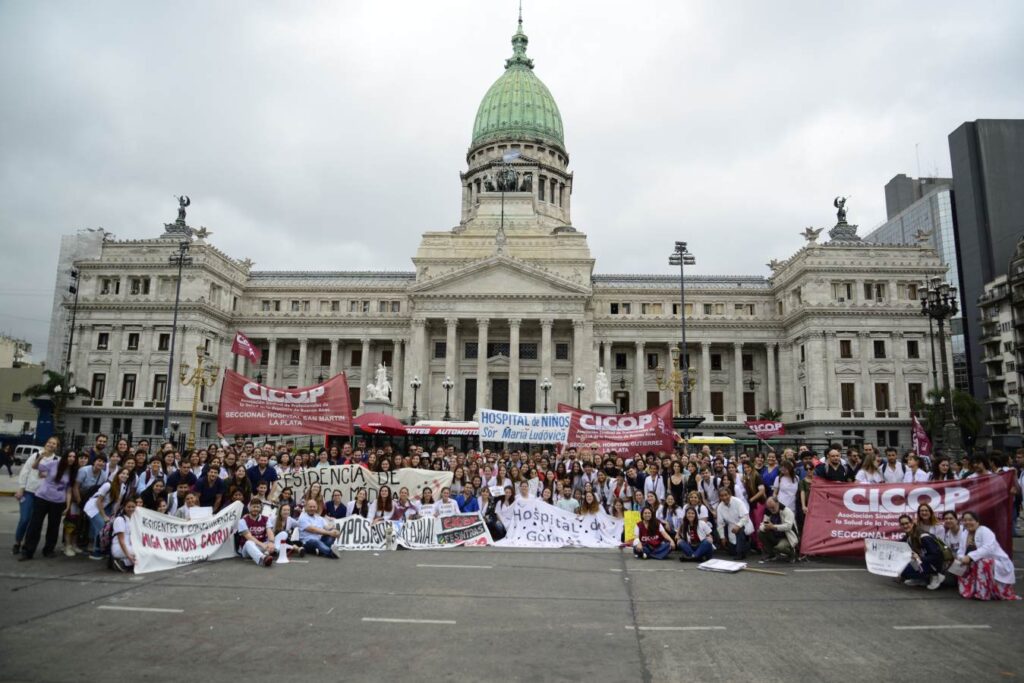 Contundente Paro y Movilización del Equipo de Salud de la Provincia de Buenos Aires