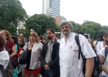 El Hospital Posadas marchó al Ministerio de Salud