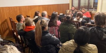 Charla en la Seccional Municipales de Necochea sobre el impacto local tras la implementación de la Ley de Pase en la Provincia 