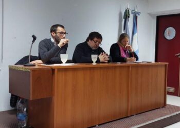 Charla sobre Desgaste Laboral y Pase de Ley en el Hospital Cordero 