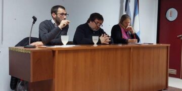 Charla sobre Desgaste Laboral y Pase de Ley en el Hospital Cordero