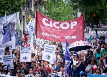 El colectivo de Enfermería realizó una gran jornada en unidad para visibilizar sus demandas