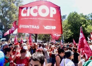 Masiva convocatoria en Unidad para exigir la inconstitucionalidad del DNU de Milei