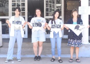 Pintada de pañuelos por el Día Internacional de los Derechos Humanos