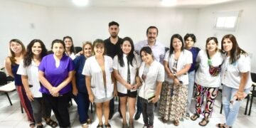 Charla informativa sobre las implicancias del DNU de Milei en el Hospital Larraín