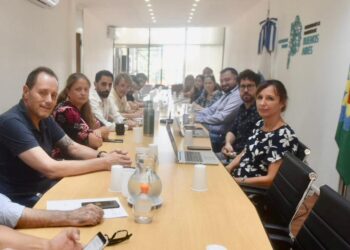 El Gobierno propuso un aumento salarial del 13,5% para marzo y reapertura de las negociaciones en abril