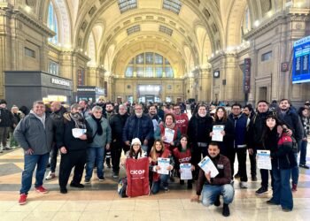 Volanteada contra la Ley Bases en la Estación de Constitución