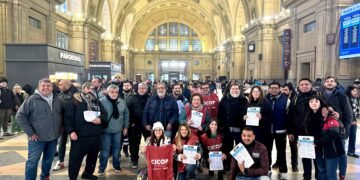 Volanteada contra la Ley Bases en la Estación de Constitución