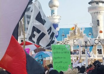 Nos sumamos a movilizar junto miles de niñxs bajo la consigna “El Hambre Es Un Crimen”