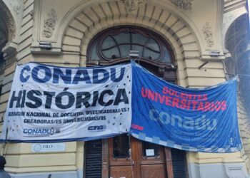 ¡A la Educación y a la Salud Pública las defendemos entre todxs!