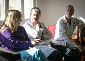 Valiosa reunión con trabajadorxs de pediatría del Hospital Tetamanti