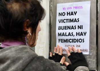 Bajo la lluvia, una multitud coreó: ¡Basta de femicidios!