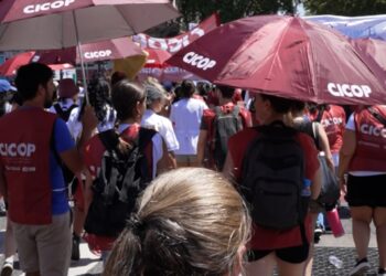 Masiva movilización y paro contra la reforma laboral | 11.02