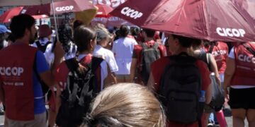 Masiva movilización y paro contra la reforma laboral | 11.02