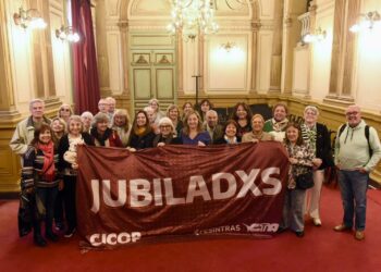 Jubiladxs de CICOP disfrutaron un recorrido cultural por La Plata