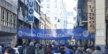 FESINTRAS y CICOP presentes en el abrazo solidario en defensa de la UOM y de la autonomía sindical