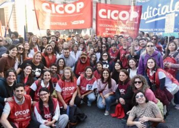Junto a las Universidades Públicas en las calles 